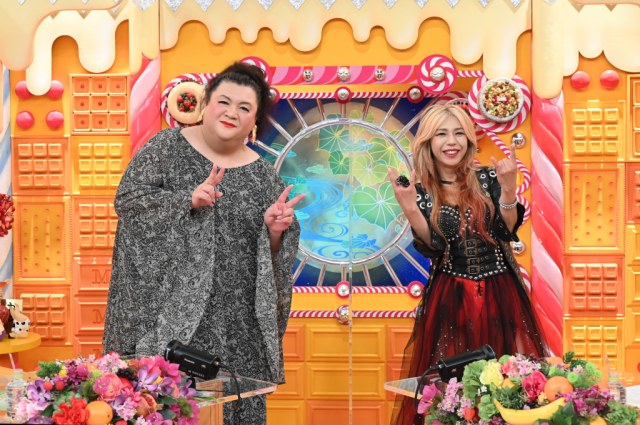 『マツコの知らない世界』に出演した(左から)マツコ・デラックス、寺田恵子 (C)TBS