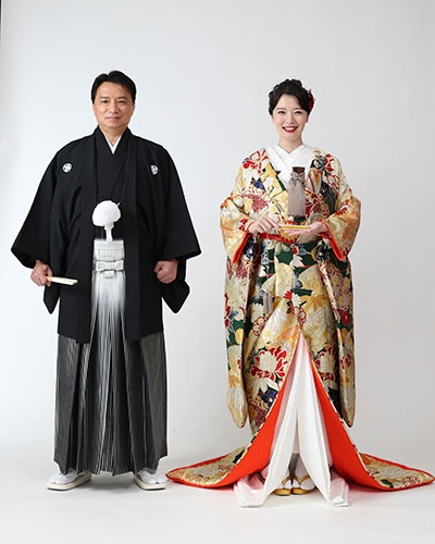 (左から)西岡真一郎氏、友寄蓮(写真は友寄蓮の所属事務所公式サイトから)
