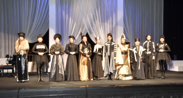 (左から)TAKA、亜聖樹、井上希美、如月蓮、宇月颯、舞羽美海、十碧れいや、旺なつき、小川絵莉、麻央侑希、貴澄隼人 (C)ORICON NewS inc.