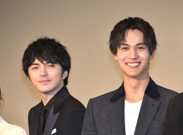 『犬部!』初日舞台あいさつに出席した(左から)林遣都、中川大志 (C)ORICON NewS inc.