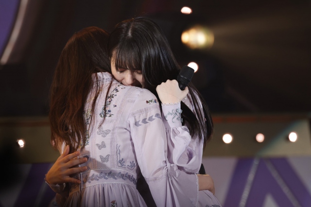 卒業・引退を控える乃木坂46の3期生・大園桃子がラストステージで齋藤飛鳥からねぎらわれて号泣