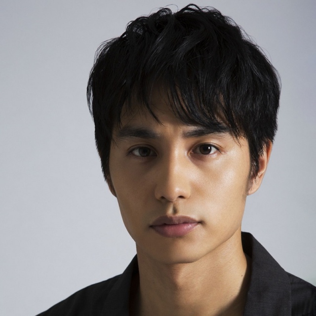 NHK土曜ドラマ『風の向こうへ駆け抜けろ』に出演する中村蒼