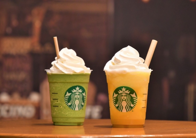 スターバックスのフラペチーノが9月より紙製のストローに順次切り替わる
