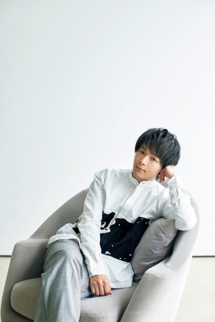 『CLASSY.』10月号に登場する中村倫也