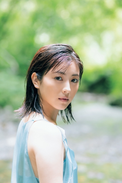 『浜辺美波写真集20』(講談社)発売決定