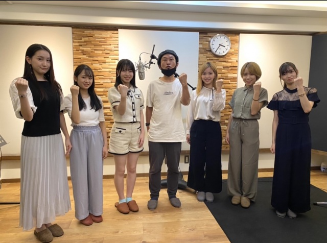 KOBerrieS♪に楽曲提供を行ったコザック前田(中央)