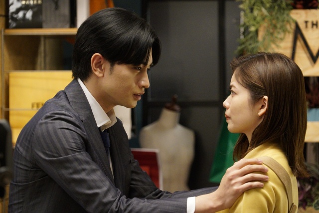 31日放送『彼女はキレイだった』に出演する(左から)中島健人、小芝風花 (C)カンテレ