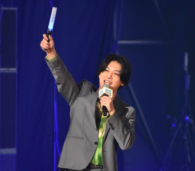 『第33回 マイナビ 東京ガールズコレクション 2021 AUTUMN/WINTER』に出演した吉沢亮 (C)ORICON NewS inc.