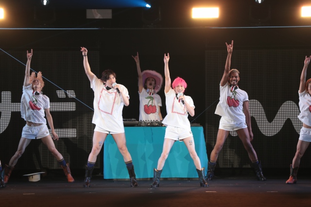 『第33回 マイナビ 東京ガールズコレクション 2021 AUTUMN/WINTER』に出演したEXIT (C)ORICON NewS inc.