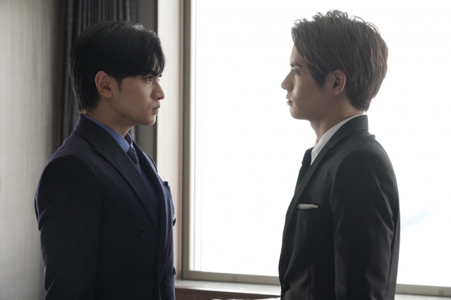 『彼女はキレイだった』最終話に出演する(左から)中島健人、赤楚衛二(C)カンテレ