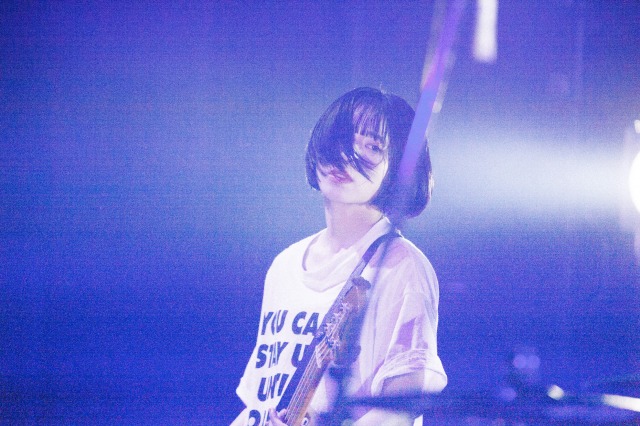 無期限活動休止を発表したBiSHアユニ・Dバンドプロジェクト「PEDRO」(9月7日=東京・Zepp DiverCity) Photo by 外林健太