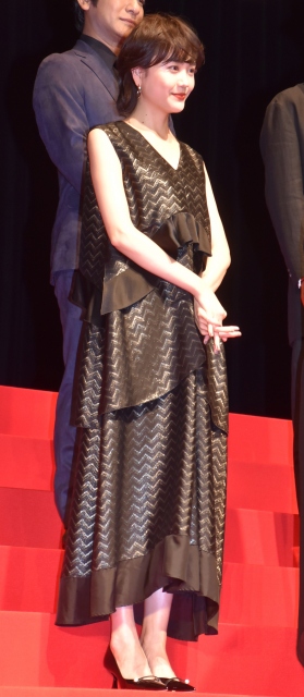 胸元ざっくりドレス姿の松井愛莉 (C)ORICON NewS inc.