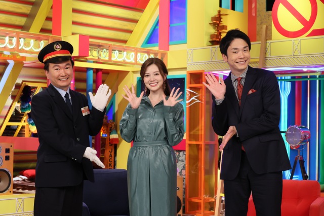 テレビ朝日社会科見学バラエティー『ウラ撮れちゃいました』MCを務めるかまいたち&白石麻衣 (C)テレビ朝日
