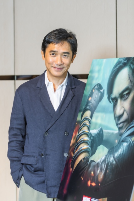 マーベル・スタジオ映画『シャン・チー/テン・リングスの伝説』(公開中)主人公シャン・チーの父で最凶のヴィラン、シュー・ウェンウー役のトニー・レオン(C)Marvel Studios 2021
