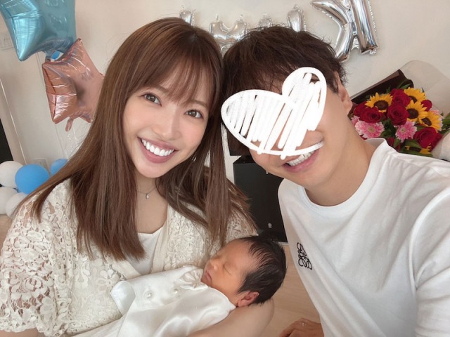 舟山久美子が家族3ショットで退院報告(写真はブログより)