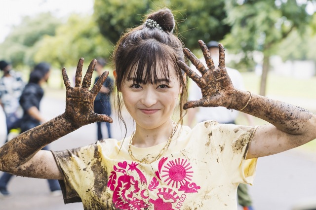 10月期木曜プラチナイト放送のドラマ『アンラッキーガール!』をクランクインした福原遥 (C)ytv