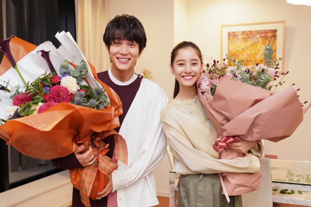 日曜ドラマ『ボクの殺意が恋をした』をクランクアップした中川大志、新木優子 (C)ytv