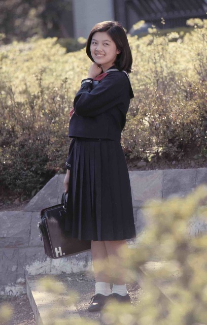 70年代アイドル林寛子がセーラー服姿で微笑むお宝ショット