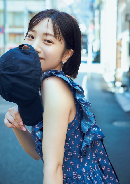 『週刊ヤングジャンプ』43号で表紙を飾る能條愛未 (C)神藤 剛/集英社
