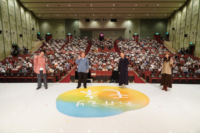 『「おかえりモネ」ファン感謝祭 in 気仙沼』公開収録に参加した(左から)高田彪我、前田航基、清原果耶、恒松祐里(C)NHK