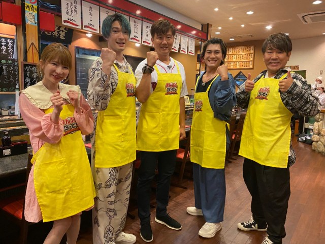 『まんぷくダービー』に出演する左からもえのあずき、ジェシー(SixTONES)、岡島秀樹、森本慎太郎(SixTONES)、藤本敏史(FUJIWARA) (C)TBS