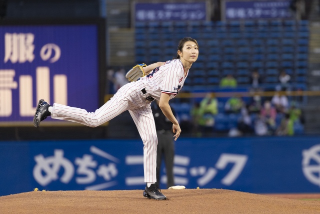 『東京ヤクルトスワローズVS中日ドラゴンズ』戦で初の始球式に挑戦した池江璃花子選手