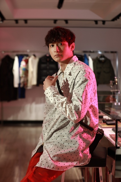 『ダンヒル』銀座本店に来場した小関裕太