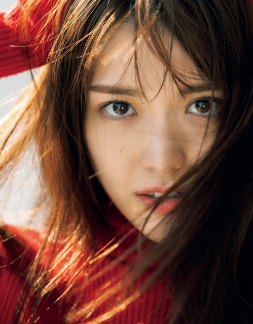 『BAILA』11月号よりレギュラーモデルに加入することが決定した松村沙友理 (C)BAILA11月号/集英社 撮影/YUJI TAKEUCHI BALLPARK