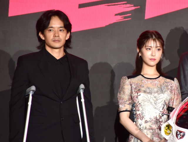 『シン・仮面ライダー』本郷猛役の池松壮亮(左)と緑川ルリ子役の浜辺美波(右)(C)ORICON NewS inc.
