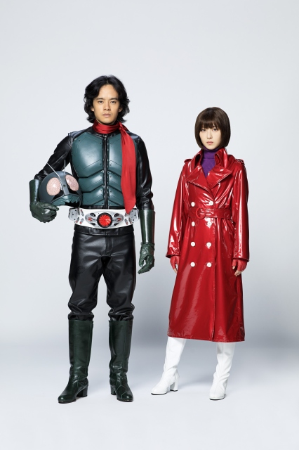 『シン・仮面ライダー』本郷猛の池松壮亮(左)と緑川ルリ子役の浜辺美波 (C)石森プロ・東映/2023「シン・仮面ライダー」製作委員会