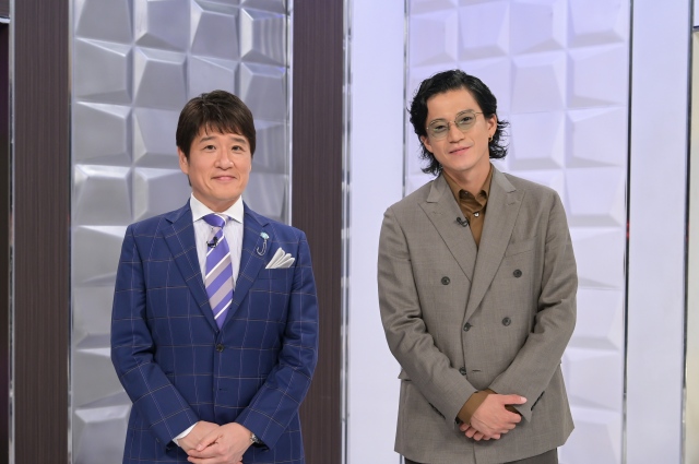 3日放送の『日曜日の初耳学』に出演する(左から)林修、小栗旬(C)MBS