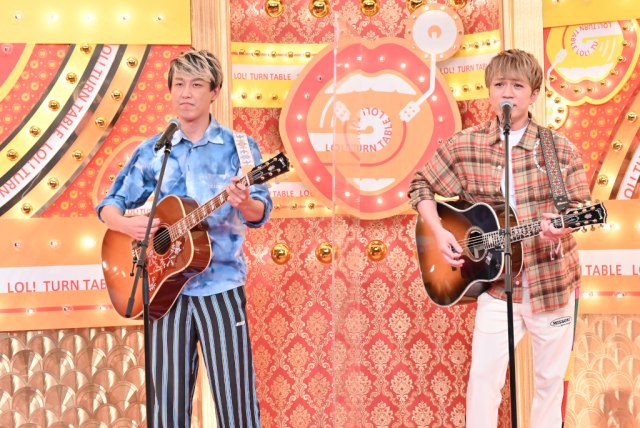 5日放送の『歌ネタゴングSHOW 爆笑!ターンテーブル』に出演する(左から)しんいち、神山智洋(C)TBS
