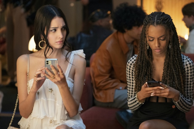 海外ドラマ『ゴシップガール』U-NEXTで前半6話を見放題独占配信中 (C)2021 WarnerMedia Direct, LLC. All Rights Reserved. HBO Max TM is used under license.