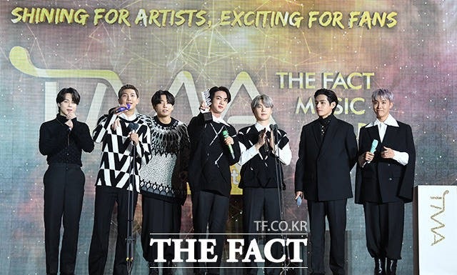 『2021 THE FACT MUSIC AWARDS』で5冠を達成したBTS(C)2021 THE FACT & FANN STAR All rights reserved.