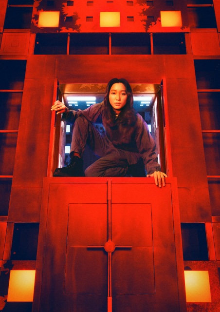 映画『CUBE 一度入ったら、最後』(10月22日公開)杏が扮する団体職員の甲斐麻子(37歳)(C)2021「CUBE」製作委員会
