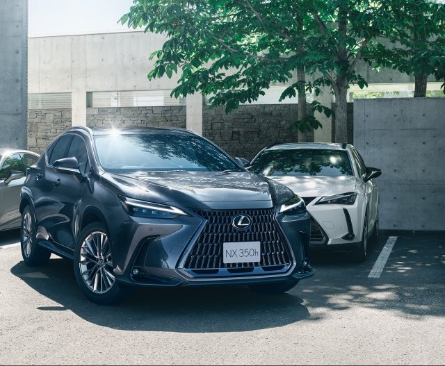 LEXUSが発表した新型『NX』※写真はNX350h“version L”(ソニッククロム)<オプション装着車>