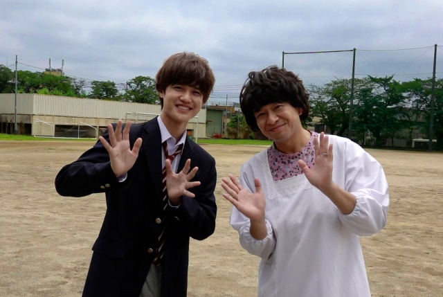 『シンドラ』枠第17弾『サムライカアサン』に出演する大西風雅と城島茂(C)NTV/JS