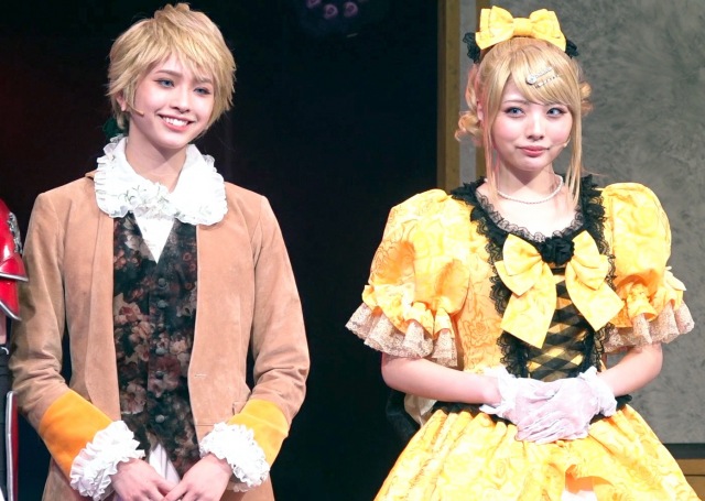(左から)三品瑠香、藍染カレン (C)ORICON NewS inc.