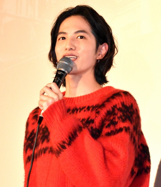 ドキュメンタリー映画『人と仕事』の初日舞台あいさつに出席した志尊淳 (C)ORICON NewS inc.