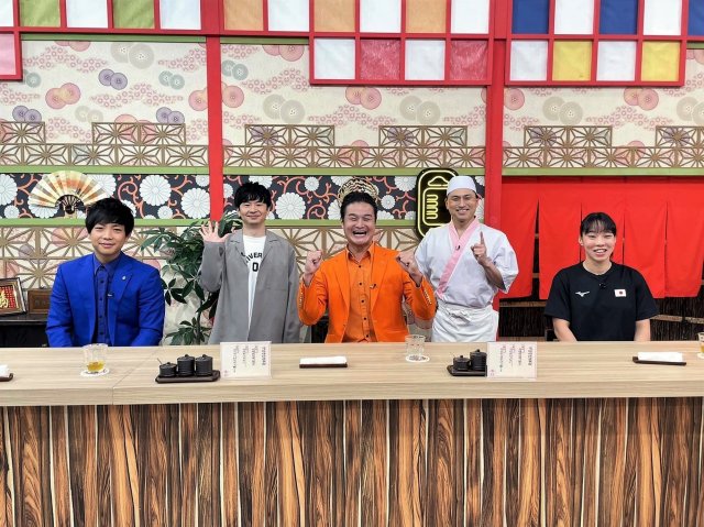13日放送『あちこちオードリー』に登場する(左から)前田裕太、若林正恭、高岸宏行、春日俊彰、入江聖奈選手(C)テレビ東京