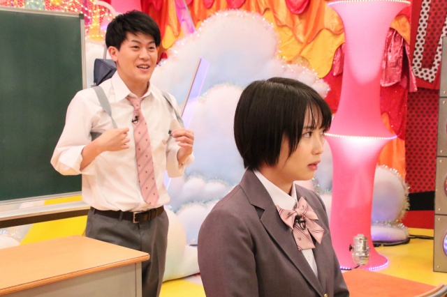『千鳥のクセがスゴいネタGP 秋の2時間SP』より土佐兄弟とネタを披露する志田未来 (C)フジテレビ