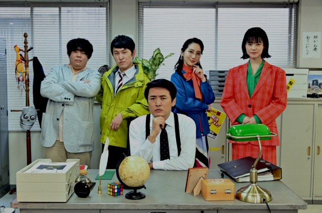 『出動!謎ときヒーロー』に出演する(左から)草薙航基、下兼史鷹、劇団ひとり、ファーストサマーウイカ、志田彩良(C)TBS