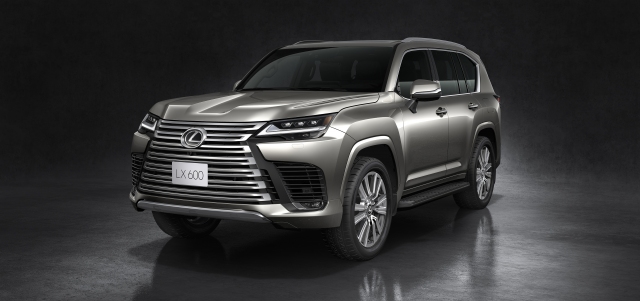 世界初公開されたLEXUSの新型『LX』※写真はLEXUS LX エクステリアカラー ソニックチタニウム(プロトタイプ)
