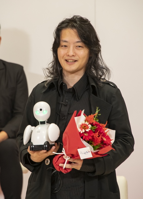『2021年度グッドデザイン賞』大賞を受賞した吉藤オリィ氏