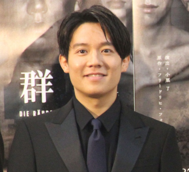 久々に公の場登場で笑顔を見せた小出恵介 (C)ORICON NewS inc.
