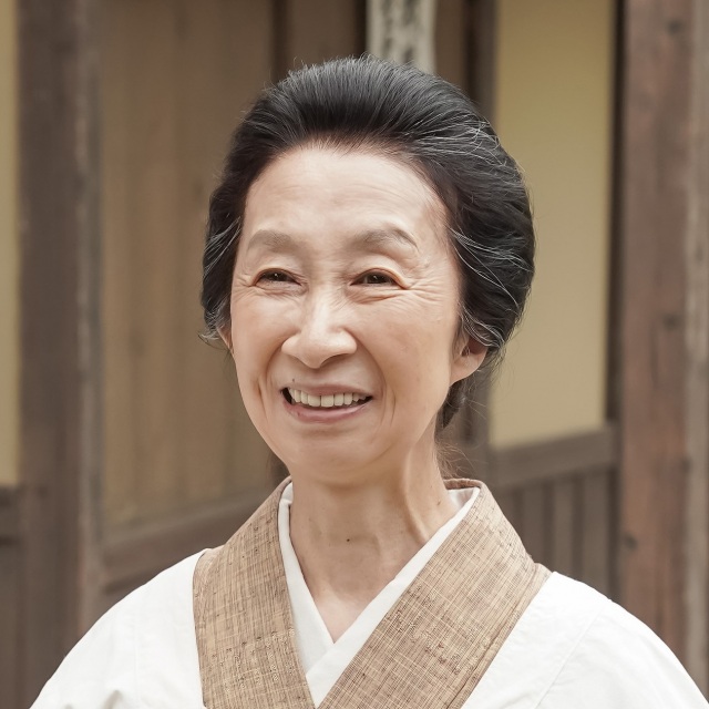 安子の祖母・橘ひさを演じている鷲尾真知子(C)NHK