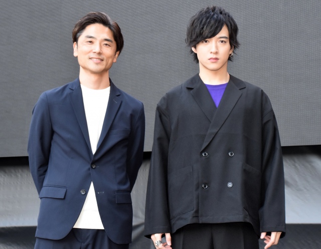 『仮面ライダードライブ』トークショーに参加した(左から)大森敬仁プロデューサー、上遠野太洸 (C)ORICON NewS inc.