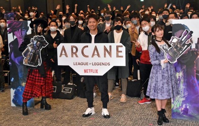 アニメシリーズ『Arcane(アーケイン)』舞台あいさつに登壇した(左から)小林ゆう、ケイン・コスギ、上坂すみれ (C)ORICON NewS inc.