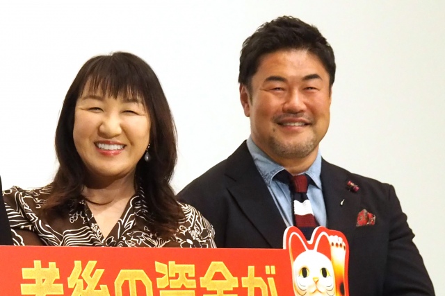 舞台あいさつへの登壇が初めてだと明かした(左から)北斗晶、佐々木健介 (C)ORICON NewS inc.
