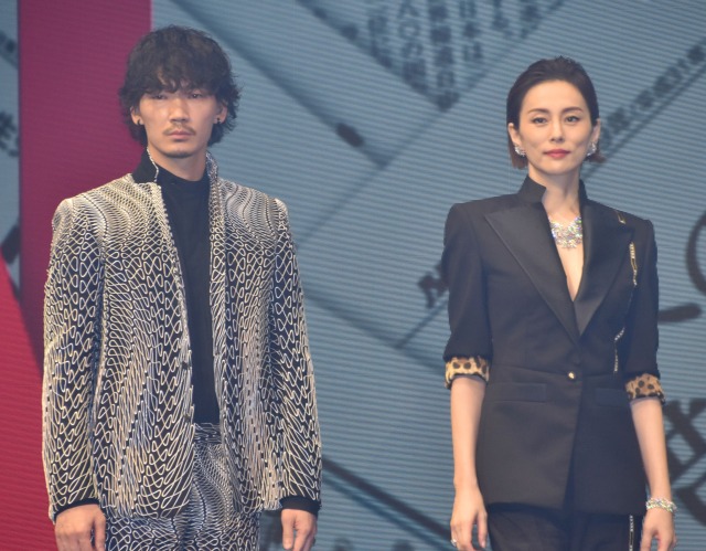 綾野剛のストイックな役作りを称賛した米倉涼子(右) (C)ORICON NewS inc.